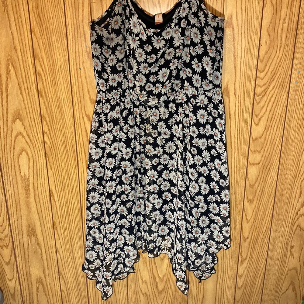 🔥Daisy Patterned Flowy Dress / Womens Size XXL / No Boundaries